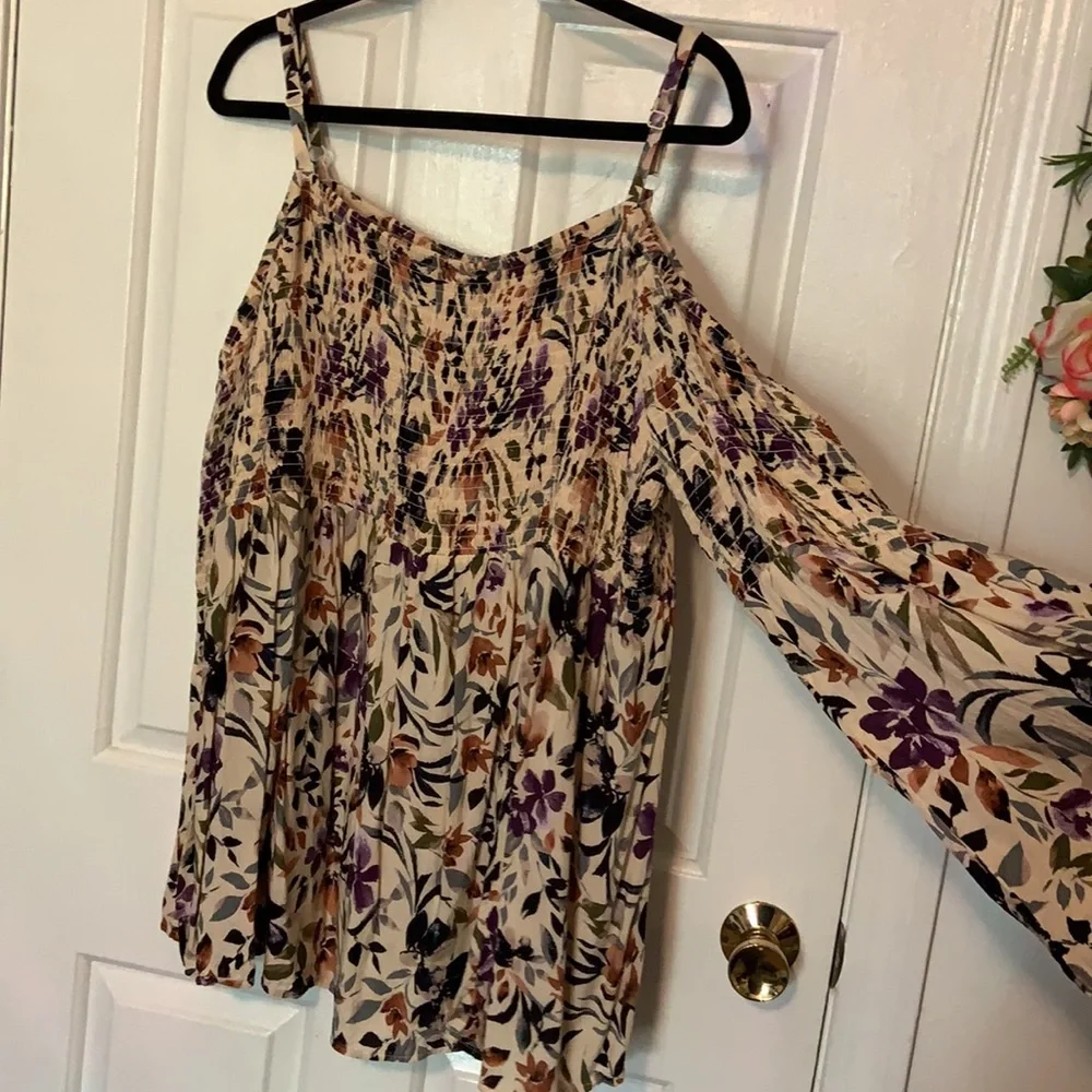 torrid Floral Off Shoulder Blouse w/ Adjustable Straps - Picture 2 of 5